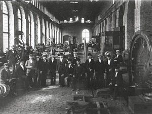 Монтажный цех завода Вольта, начало XX века