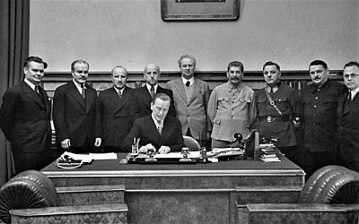 Вильнюс отдадим Белоруссии: как Сталин в 1939 г. нагибал Литву