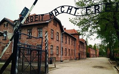 Польша намерена запретить израильским школьникам посещать Освенцим
