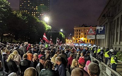 Стало известно, сколько жителей Латвии поддерживают революцию в стране