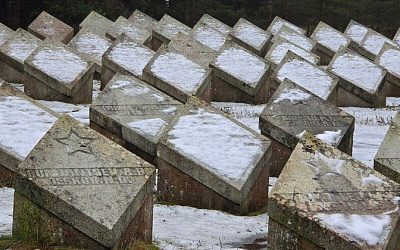 В Эстонии решили снести могильные плиты с захоронения советских солдат