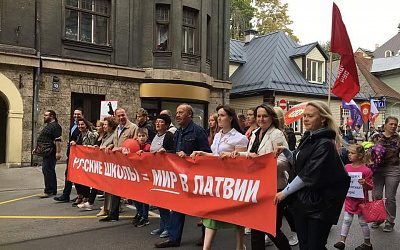 «Мы существуем — и это факт!» RuBaltic.Ru промаршировал по Риге вместе с протестующими
