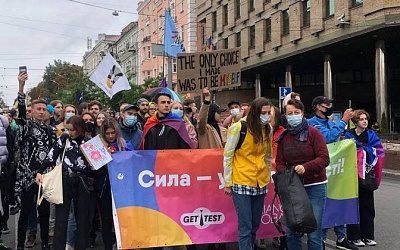 В Киеве прошли акции сторонников и противников ЛГБТ (видео)