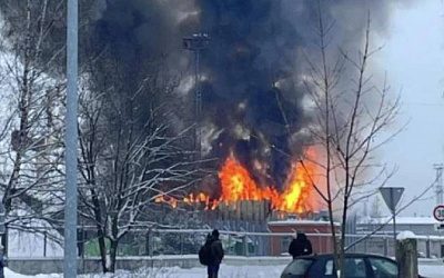 В порту Латвии третий день тушат пожар