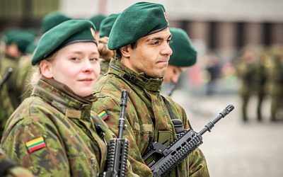 В Литве предложили отправлять женщин на обязательную военную службу