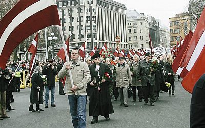 «Латышская Латвия», гей-парады и 9 мая: националисты идут в битву за Ригу