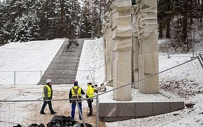 В парламенте Литвы призвали активнее сносить советские памятники