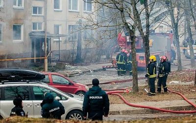 В Вильнюсе при пожаре в пятиэтажном доме погибли мужчина и ребенок