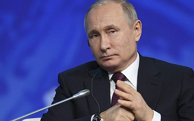Путин побеждает, надо больше сдерживать: Запад о поправках в Конституцию России