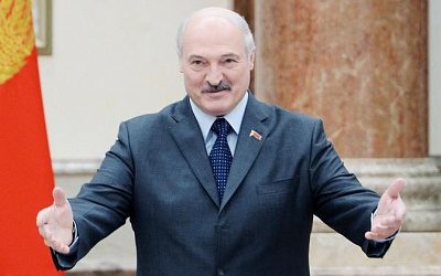 Лукашенко поздравил женщин с 8 Марта