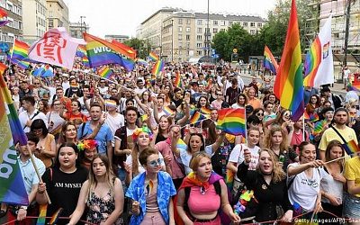 ЕС лишил финансирования объявившие себя свободными от ЛГБТ польские города