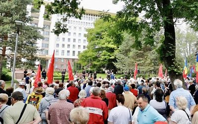 В Молдове оппозиция проводит митинг против закона о переименовании Дня Победы
