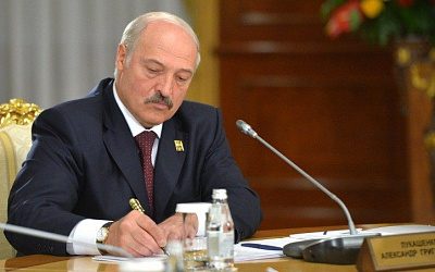 Лукашенко подписал указ о переводе госорганов Беларуси на работу в военное время
