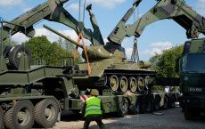 Полиция аннулировала разрешение на оружие у защитников памятника-танка в Эстонии