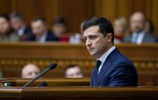 Зеленский объявил о закрытии границы для не успевших вернуться украинцев