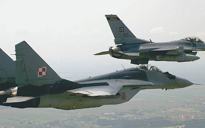 Польша подняла военные самолеты из-за «активности авиации России»