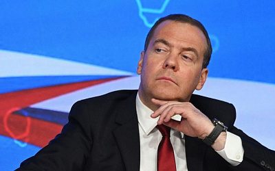 Медведев назвал президента Латвии «ничтожеством» и пригрозил ему виселицей