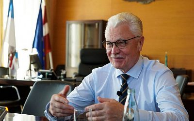 Экс-мэр Риги отказался верить в досрочные выборы в думу