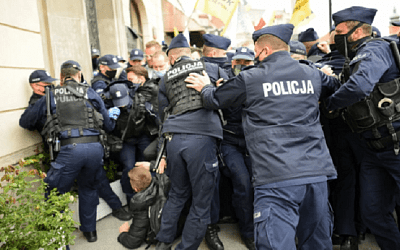 В Варшаве прошли столкновения полиции с участниками акций протеста (видео)