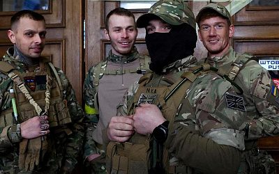 Не страна, а полигон: кто и зачем едет на Украину оттачивать боевые навыки