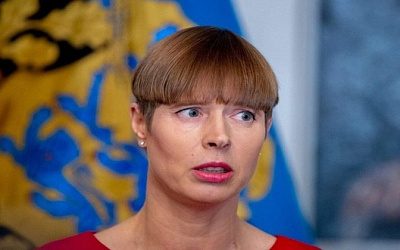 «Волшебно-прибабахнутая»: президент Эстонии вызвала волну критики, исполнив гимн (видео)
