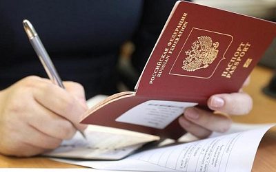 СМИ сообщили об ошибочных уведомлениях для россиян покинуть Латвию