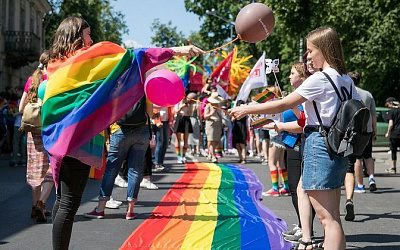 Президент Литвы пообещал не допустить усыновления детей однополыми парами