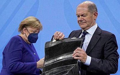 Шольц поддержал политику Меркель по отношению к России