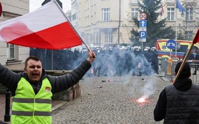 В центре Варшавы произошли стычки протестующих фермеров с полицией