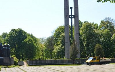 В Клайпеде приступили к сносу мемориала советским воинам