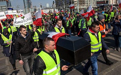 В Варшаве началась массовая акция протеста фермеров против «Зеленого курса» ЕС
