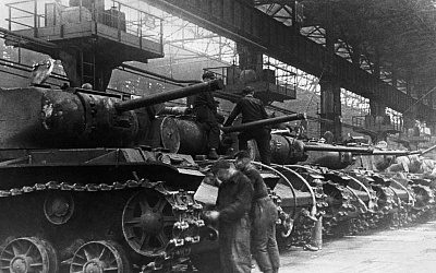 «Это невозможно»: Гитлер был в шоке, когда узнал сколько СССР производит танков в месяц