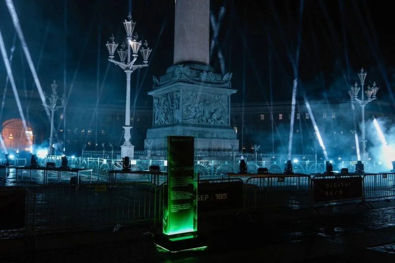 Сбер осветил центр Санкт-Петербурга в честь своего 185-летия