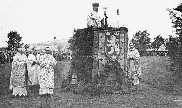 Епископ Коциловский проповедует для добровольцев дивизии СС «Галичина» в Перемышле 4 июля 1943 года / dziennik-zlozony.pl