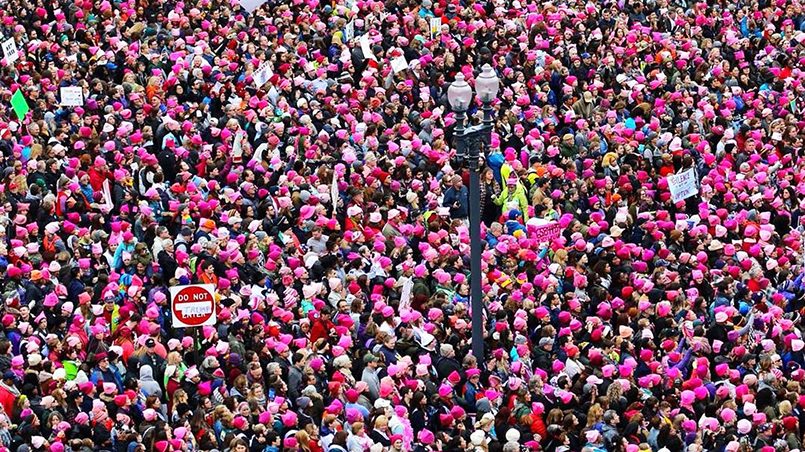 21 января 2017 года в знак протеста против президентства Трампа сотни «Маршей женщин» разных масштабов прошли во многих городах США и Канады, а также ряде европейских стран / Фото: ntv.ru