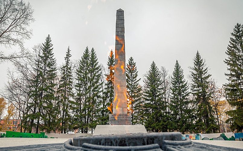 Вечный огонь «ушел» из центра после вырубки сквера / Фото: ngzt.ru