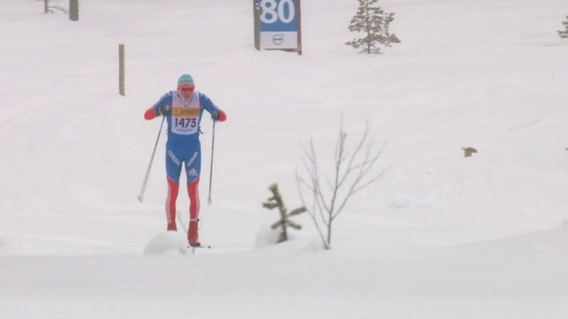 Немецкий лыжник Тим Чарнке в форме сборной России на супермарафоне в Швеции