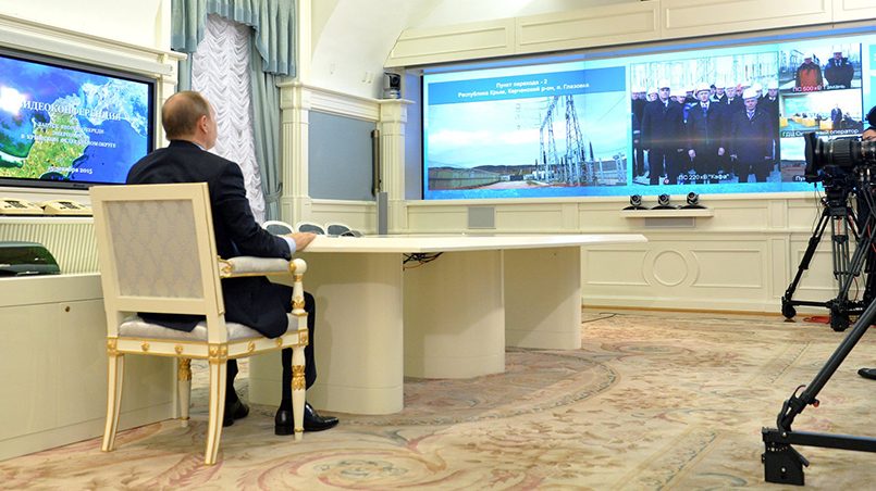 15 декабря 2015 года Владимир Путин в режиме видеоконференции дал команду на запуск второй нитки энергомоста из Краснодарского края в Крым / Источник: mirnoe.com