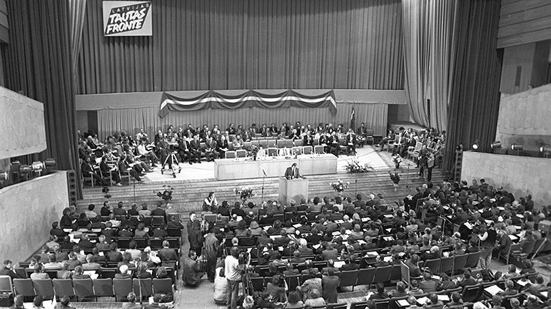 Latvijas Tautas frontes dibināšanas sapulce. Politiskās izglītības nams Rīgā, 1988. gada 7. oktobris. / Foto: Sputnik Latvija