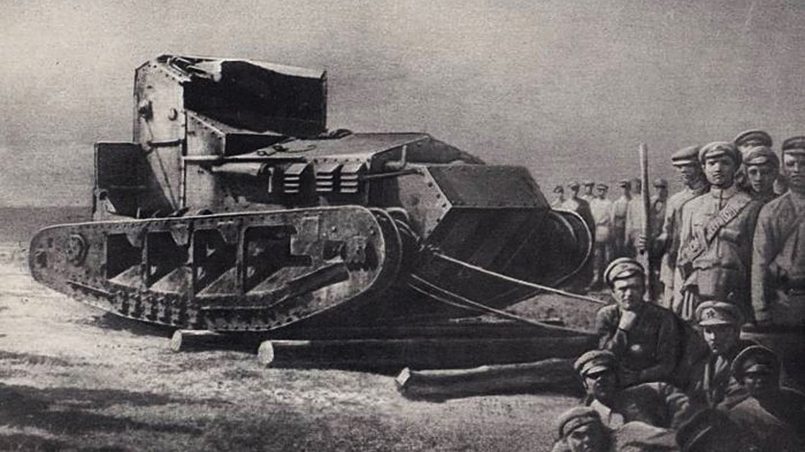 Латышские стрелки захватывают врангелевский танк