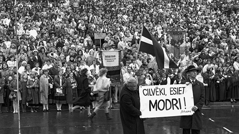 Митинг жителей Риги в поддержку учредительного съезда Народного фронта Латвии в Межапарке / Фото: Baltnews