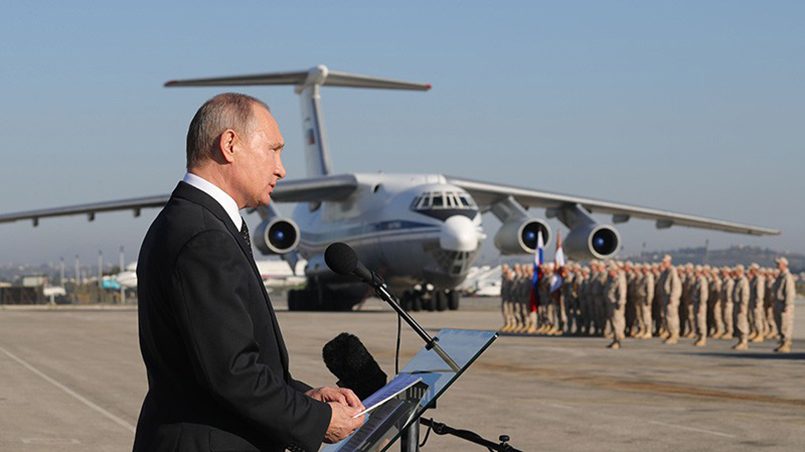 Президент России Владимир Путин во время посещения авиабазы Хмеймим в Сирии 11 декабря 2017 года / Фото: tvc.ru