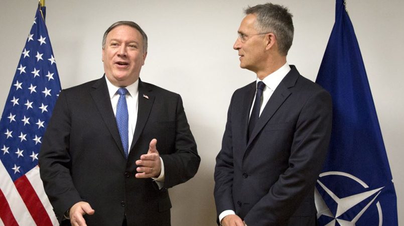 Государственный секретарь США Майк Помпео и генеральный секретарь НАТО Йенс Столтенберг (справа). Брюссель, 27 апреля 2018 года / Фото: rus.azattyq.org