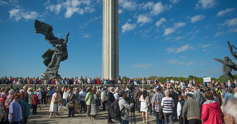 Народные гуляния в День Победы в Риге