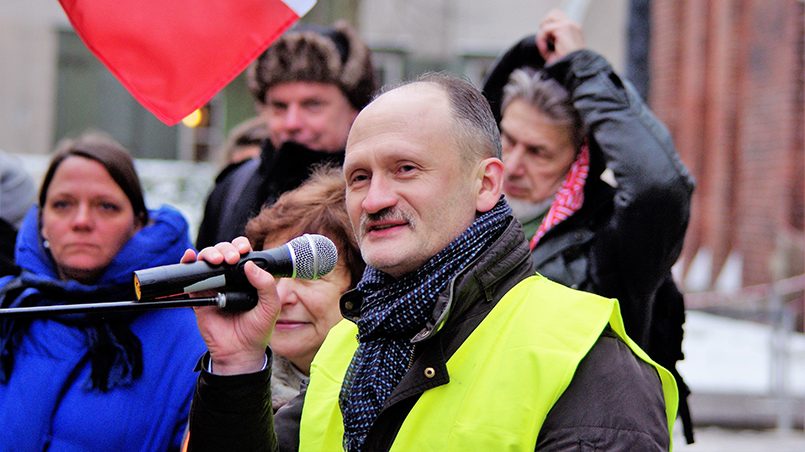 Мирослав Митрофанов выступает на митинге / Фото: Дмитрий Жилин для baltnews.lv