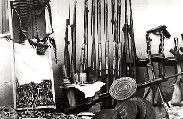Оружие и боеприпасы, изъятые при обыске в УВС / Фото: pravo.ru