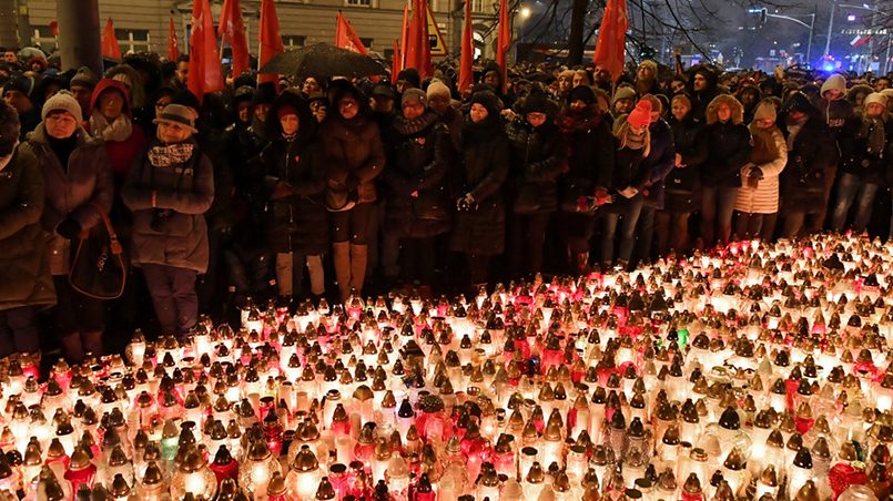 Гданьчане прощаются с Адамовичем / Фото: Newsweek