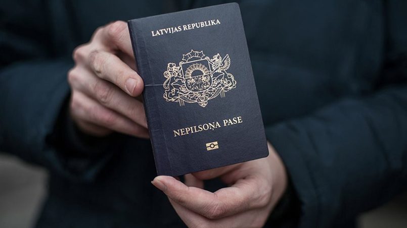 Так выглядит латвийский паспорт негражданина / Источник: strana.ua
