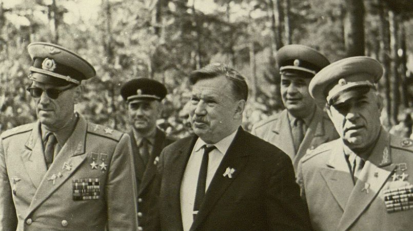 Председатель ЦК Компартии Литвы Антанас Снечкус (в центре)