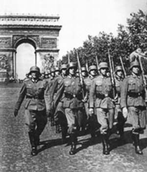 Парад нацистских оккупационных войск в центре Парижа